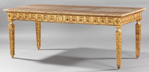 Grande tavolo da centro in legno intagliato e dorato  (inizio XIX secolo.)  - Asta Importanti Arredi e Dipinti Antichi - I - Casa d'aste Farsettiarte