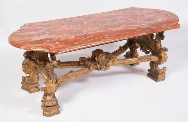 Tavolo in legno intagliato e dorato