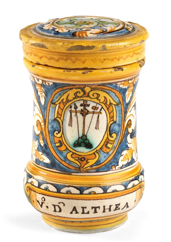 Albarello con coperchio in maiolica policroma  (XVI secolo.)  - Asta Importanti Arredi e Dipinti Antichi - I - Casa d'aste Farsettiarte