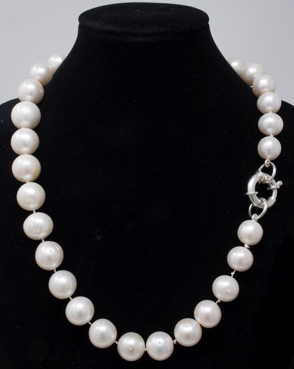 Collana di perle in gradazione