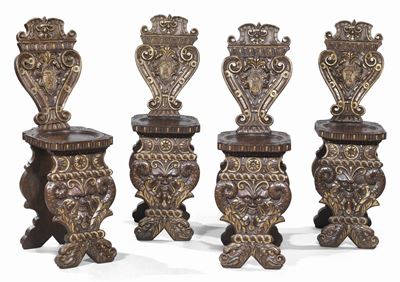 Quattro Sgabelli con Spalliere in Legno di Noce Intagliato e Lumeggiato in Oro