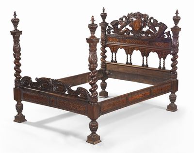Letto in Legno Intagliato e Intarsiato