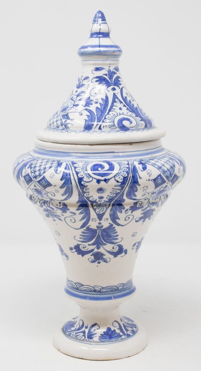 Vaso a Balaustra con Tappo in Maiolica Bianca e Blu