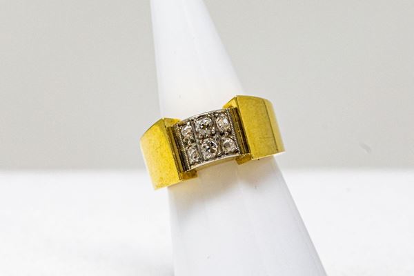 Anello a fascia in oro giallo, pavé di diamanti vecchio taglio centrale  - Auction Jewels and Watches - Casa d'aste Farsettiarte