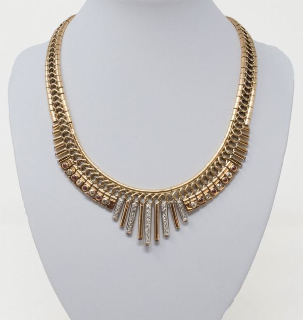 Collana girocollo in oro giallo a frange con brillanti e rubini