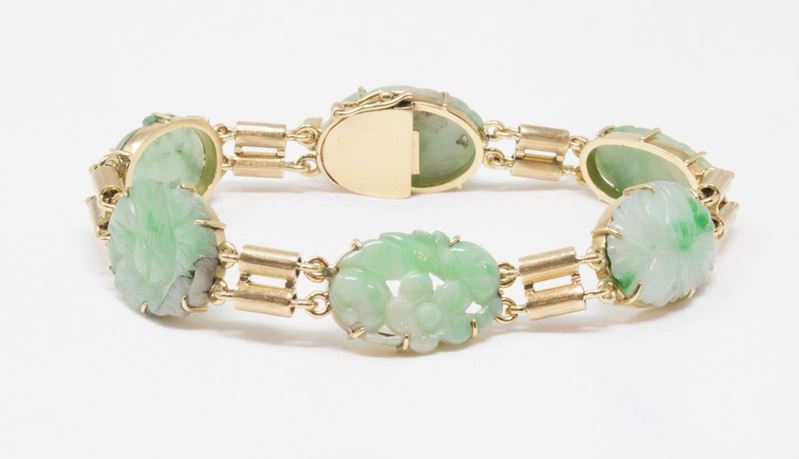 Bracciale in Oro Giallo con Sei Giade Ovali Incise e Traforate