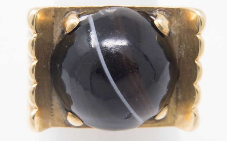 Anello in Oro Giallo con Occhio di Tigre Cabochon