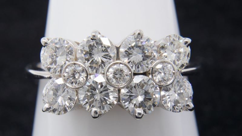 Anello in Oro Bianco e Brillanti