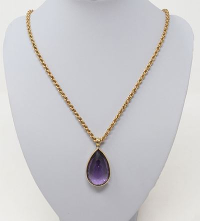 Collana in Oro Giallo e Ametista a Goccia con Castone in Oro