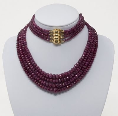 Collana a Quattro Fili in Radice di Rubino a Scalare