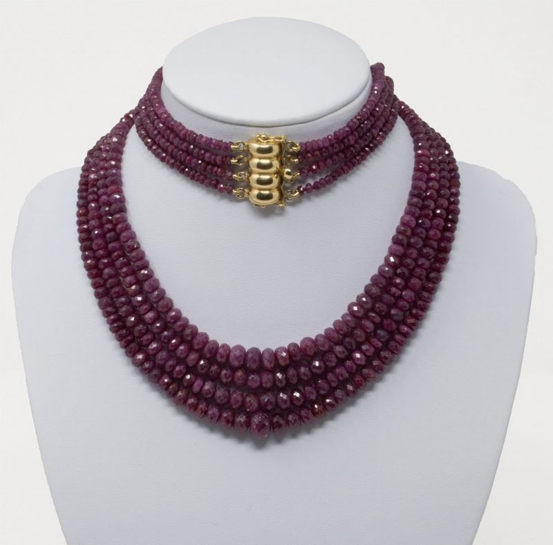 Collana a Quattro Fili in Radice di Rubino a Scalare