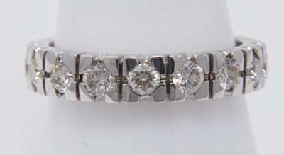 Anello Eternity in Oro Bianco e Diamanti