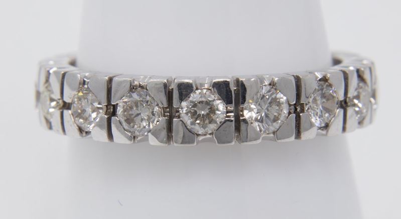 Anello Eternity in Oro Bianco e Diamanti
