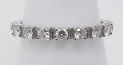 Anello Eternity in Oro Bianco e Diamanti