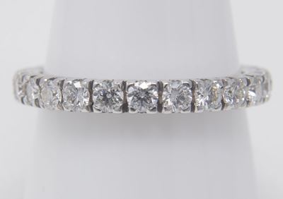 Anello Eternity in Oro Bianco e Diamanti
