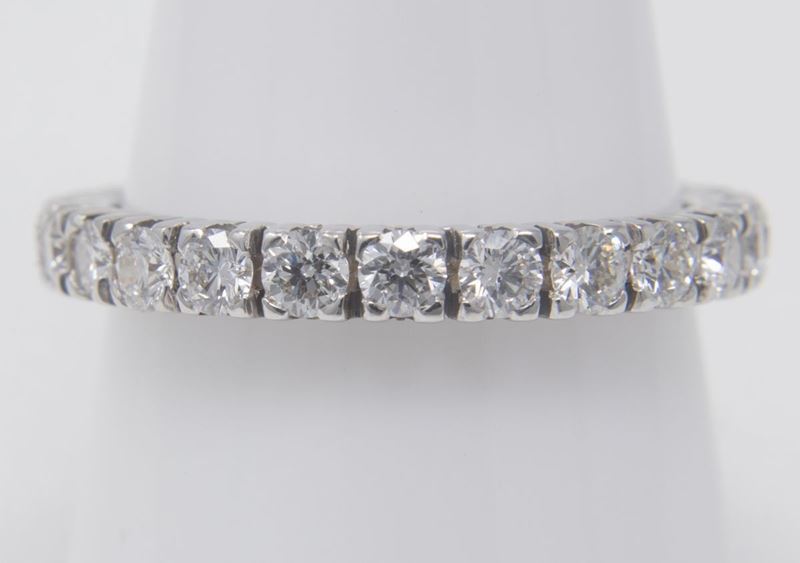 Anello Eternity in Oro Bianco e Diamanti