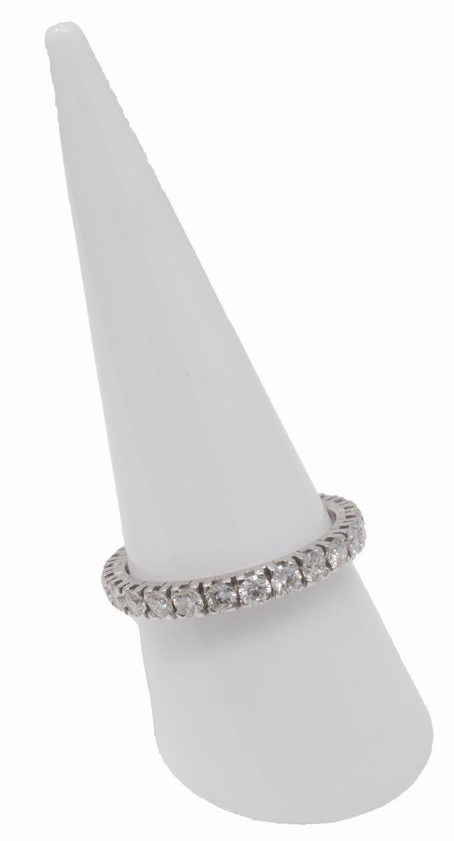 Anello Eternity in Oro Bianco e Diamanti