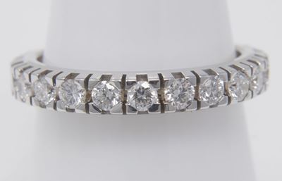 Anello Eternity in Oro Bianco e Diamanti