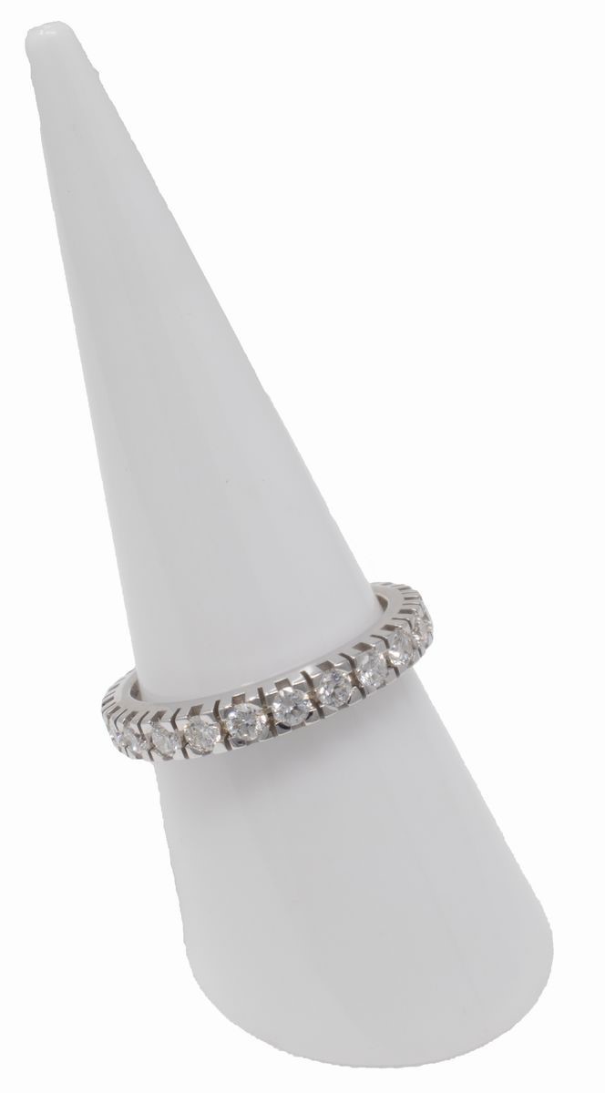Anello Eternity in Oro Bianco e Diamanti