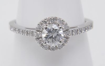 Anello in Oro Bianco con Brillante Centrale e Piccoli Brillanti Laterali