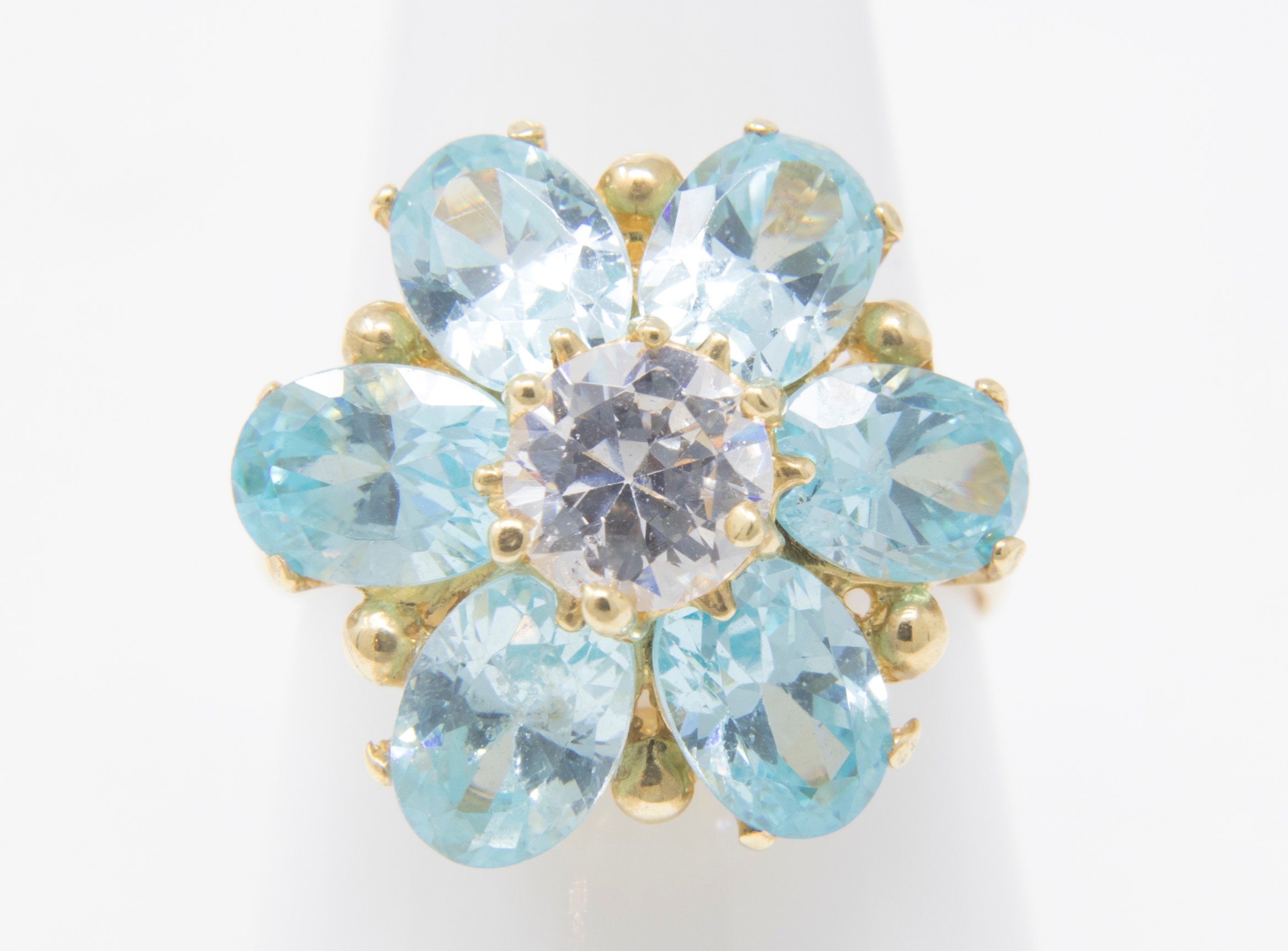 Anello in Oro Giallo a Fiore con Brillante e Acquemarine