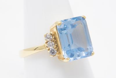 Due Anelli in Oro con Piccoli Brillanti Laterali