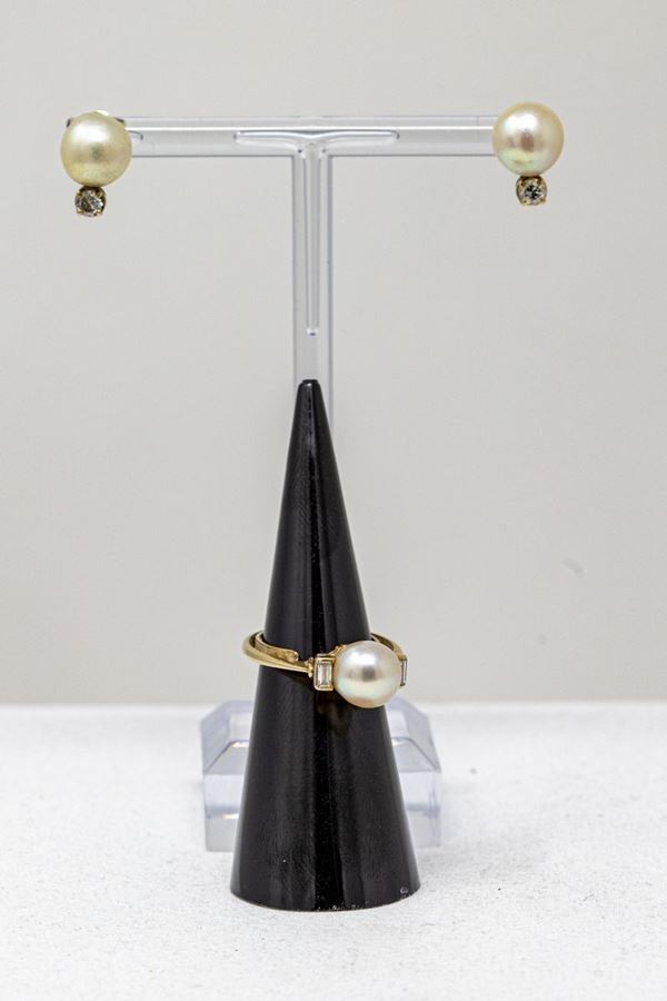 Anello e orecchini in oro e perle
