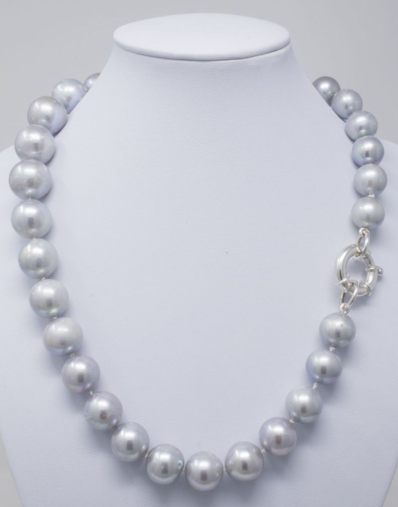 Collana di Perle Grigie in Gradazione