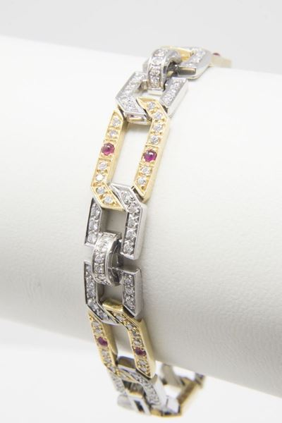 Bracciale in Oro Giallo e Bianco, con Bordi Pavé di Brillanti e Piccoli Rubini Cabochon