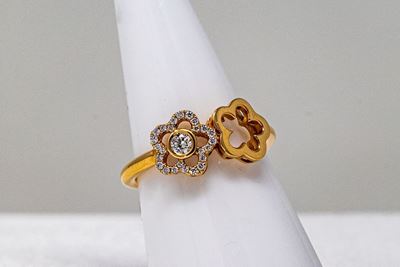 Anello a Fiore in Oro Giallo e Diamanti