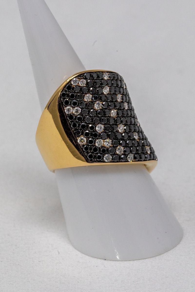Anello in Oro Rosa a Fascia Larga Pavé di Diamanti Neri e Bianchi