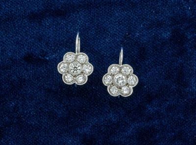 Orecchini a Fiore in Oro Bianco con Diamanti Taglio Brillante