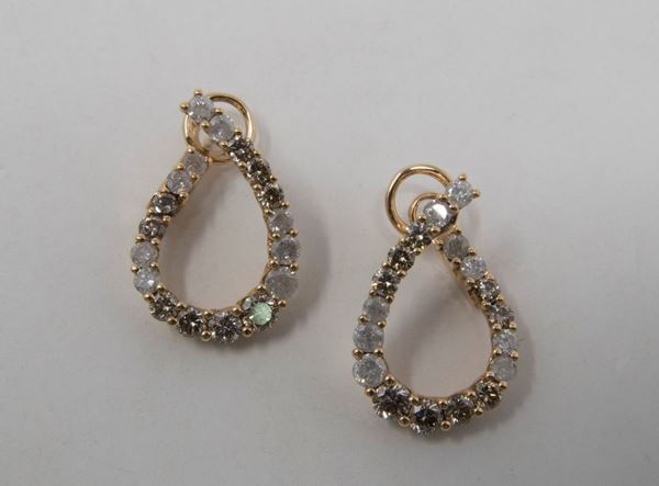 Orecchini a goccia in oro giallo, diamanti brown e ice