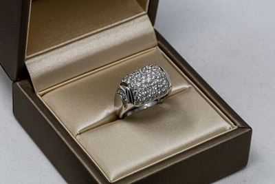 Bulgari Anello in Oro Bianco con Pavé di Diamanti