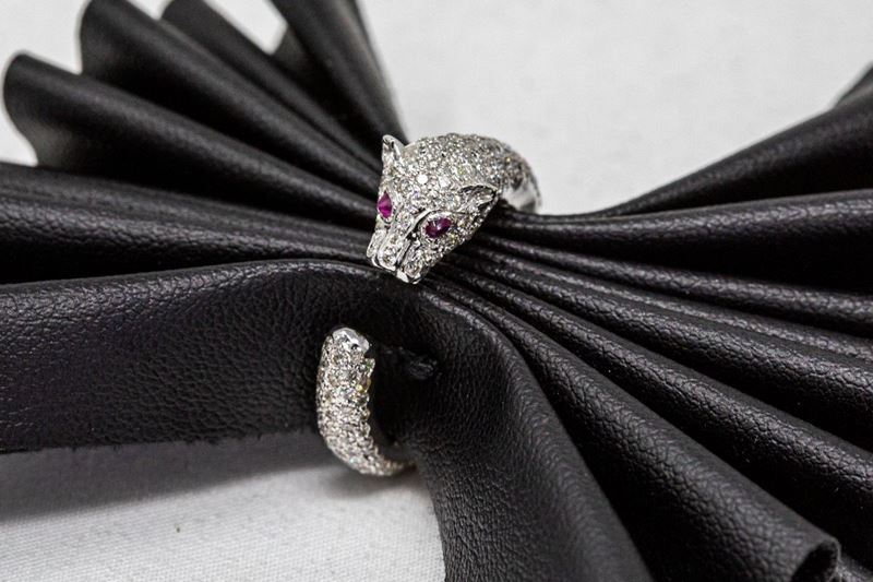 Anello a Testa di Pantera in Oro Bianco e Brillanti