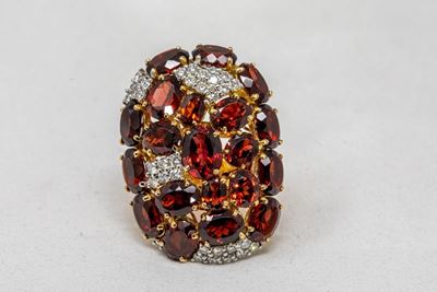 Anello in Oro Rosa con Granati e Diamanti Bianchi Taglio Brillante