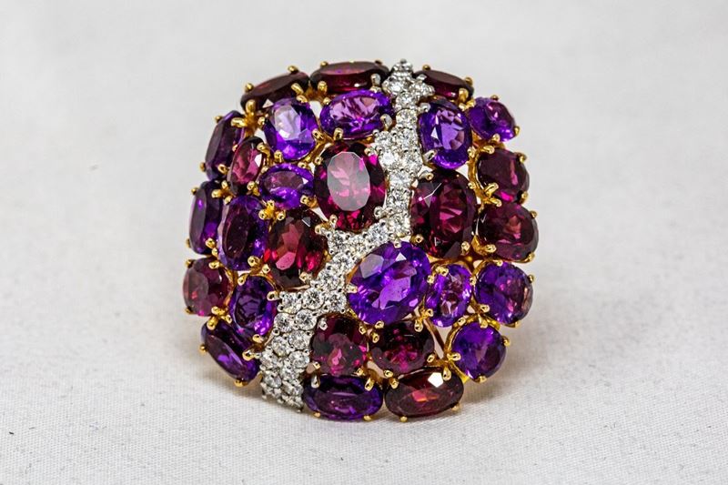 Anello in Oro Rosa con Diamanti Bianchi, Ametiste, Granato e Rodolite