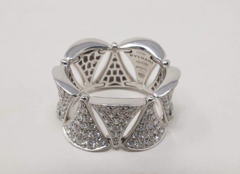 Bulgari Anello Diva in Oro Bianco con Pavé di Diamanti Bianchi