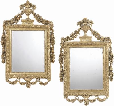 Due Piccole Specchiere in Legno Intagliato e Dorato