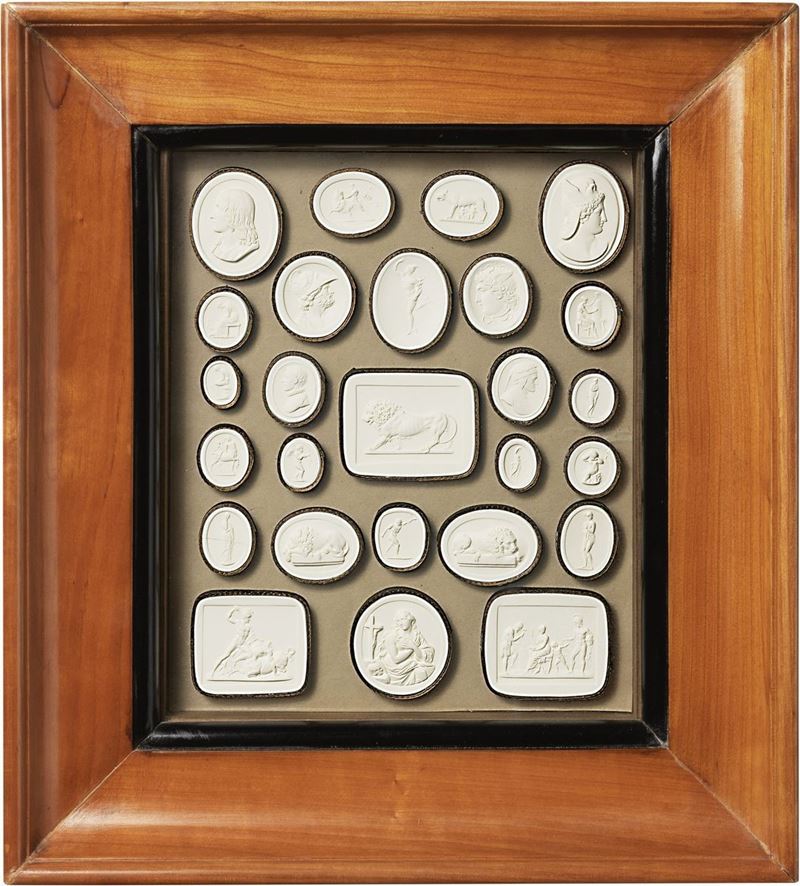 Quattro Cornici con Collezione di Cammei in Gesso