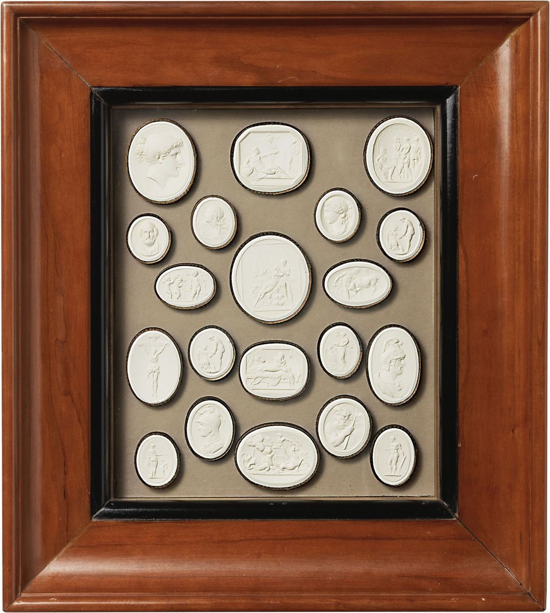 Quattro Cornici con Collezione di Cammei in Gesso