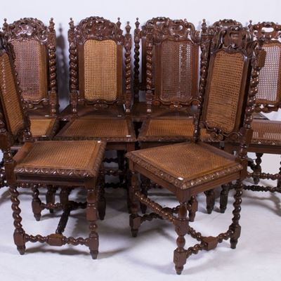 Dieci Sedie in Legno di Rovere Intagliato