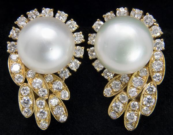 Orecchini in oro giallo, perle e diamanti  - Auction Jewels and Watches - Casa d'aste Farsettiarte