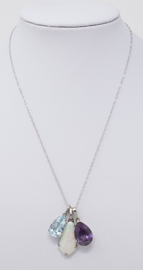 Catenina in oro bianco con tre pendenti in ametista, opale e acquamarina  - Auction Jewels and Watches - Casa d'aste Farsettiarte
