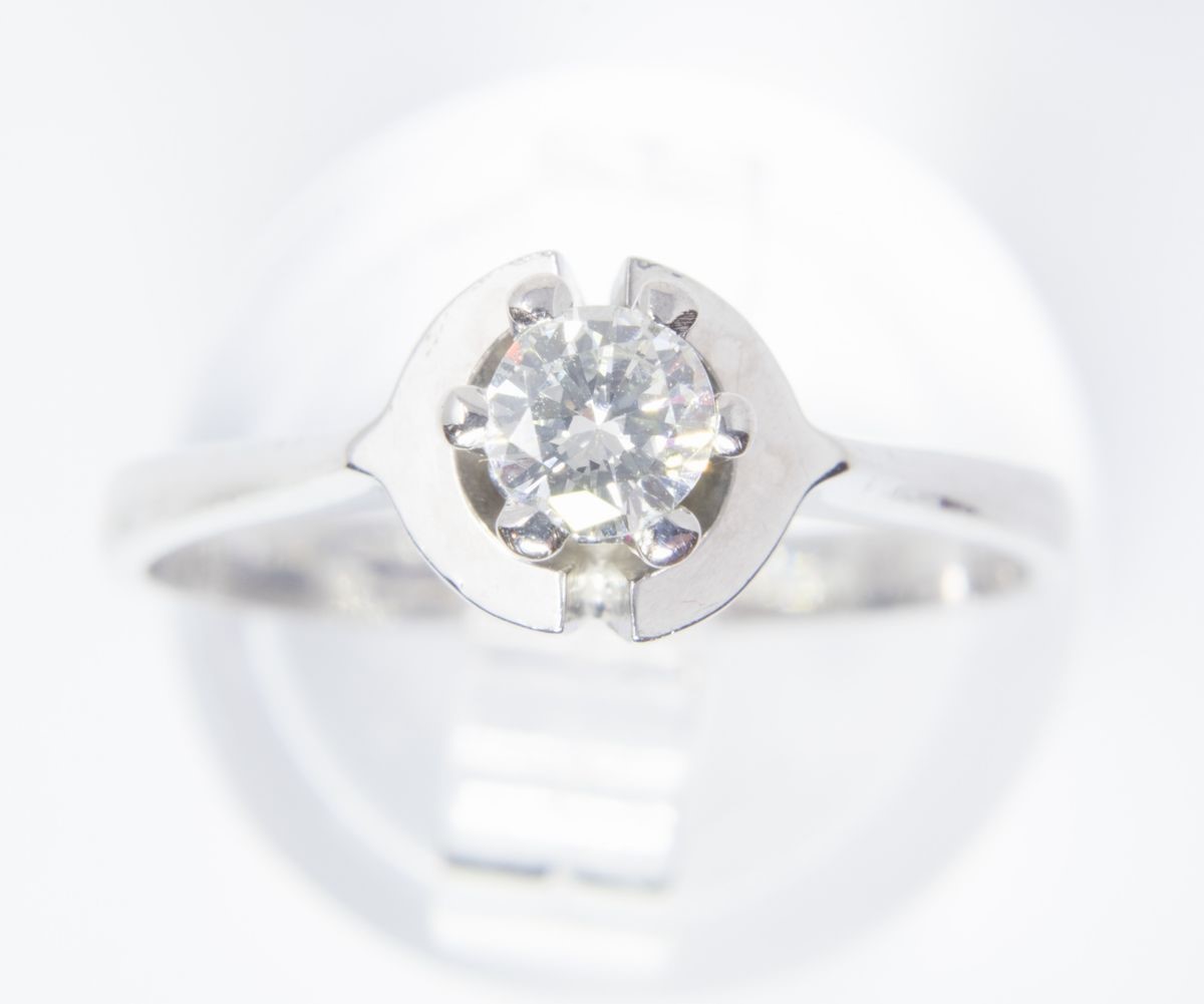 Anello in Oro Bianco con Brillante