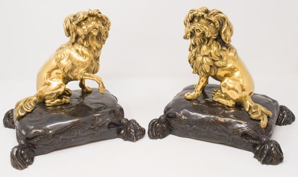 Coppia di sculture in bronzo dorato e patinato