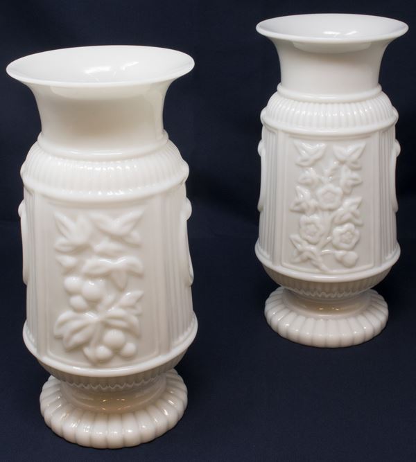 Coppia di vasi in opalina  (prima metà del XX secolo.)  - Auction PARADE I - OLD MASTERS AND FORNITURES - Casa d'aste Farsettiarte
