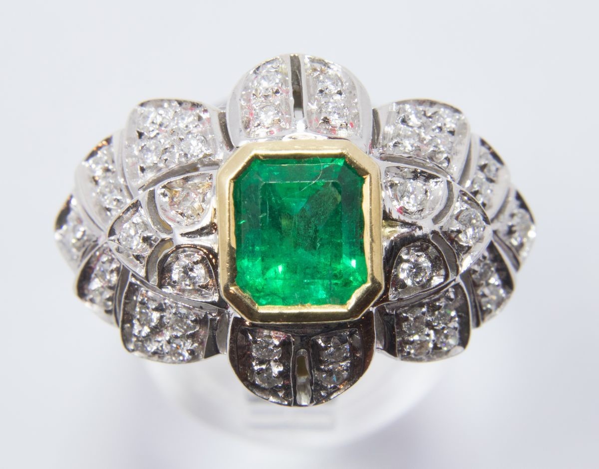 Anello in Oro Giallo e Bianco, Brillanti e Smeraldo