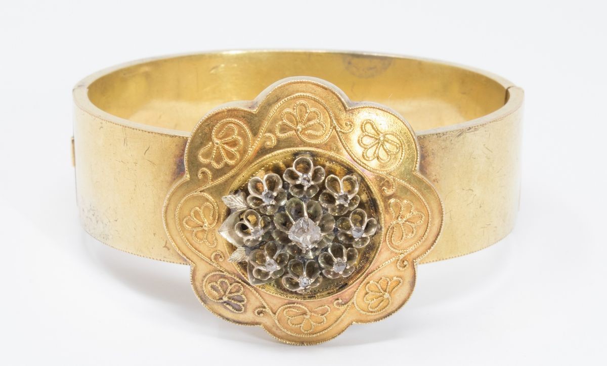Antico Bracciale Rigido in Oro Giallo a Fascia Piatta