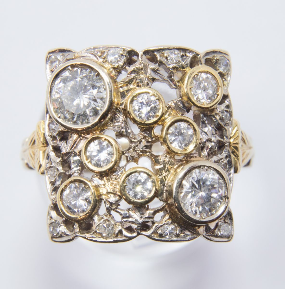 Anello in Oro Giallo e Diamanti